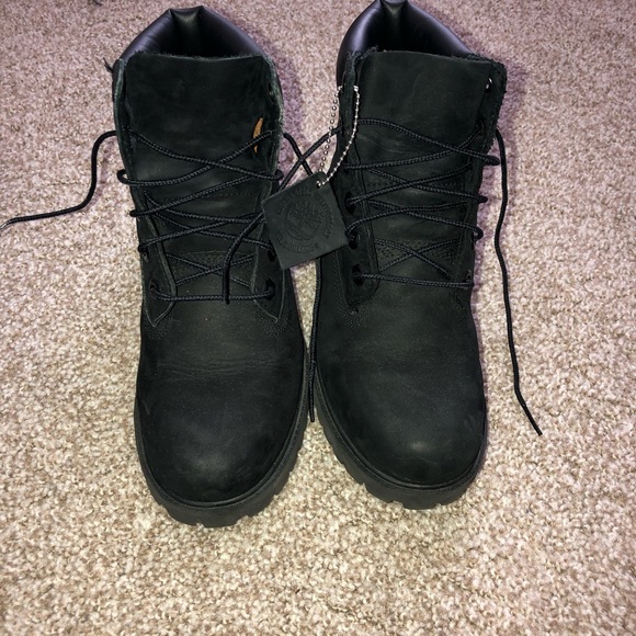 Black Timberlands - Picture 1 of 4